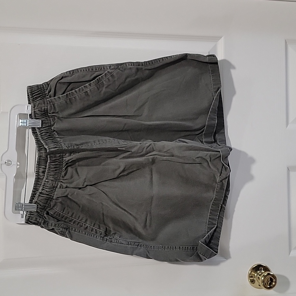 M gray shorts